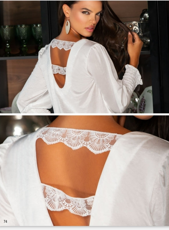 BLUSA CON DETALLE EN ESPALDA