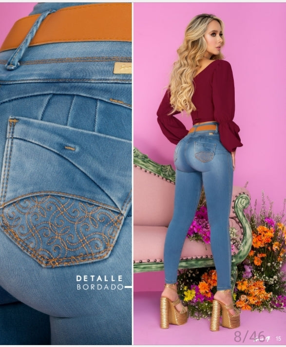 SEVEN BUTT-LIFTING JEANS