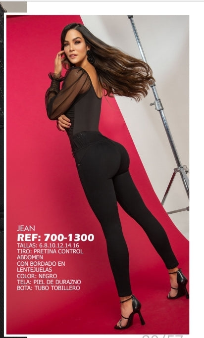 SEVEN BUTT-LIFTING JEANS