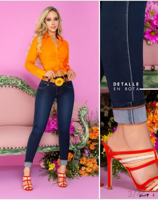 SEVEN BUTT-LIFTING JEANS